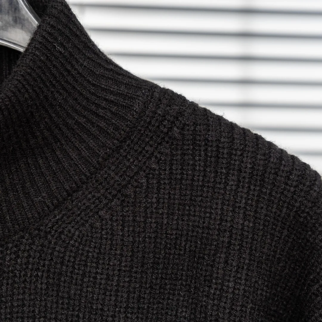 P310 top version (different currencies) Style: Stone Island STONE LSLAND high weight knitted wool cardigan jacket Color: Picture color Size: M-XXXL Fabric: Blended Accessories: Full set of customized accessories No gender distinction, same style for men and women